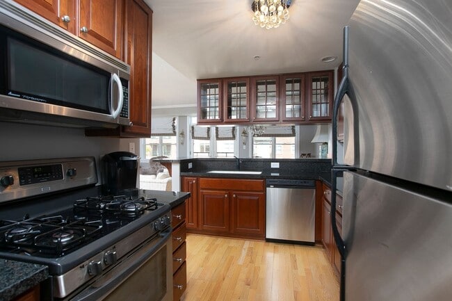 Building Photo - 1 Bedroom w/Den Condo In Meadowmont Villag...