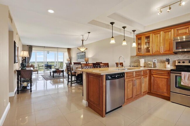 Building Photo - 605 Oaks Dr
