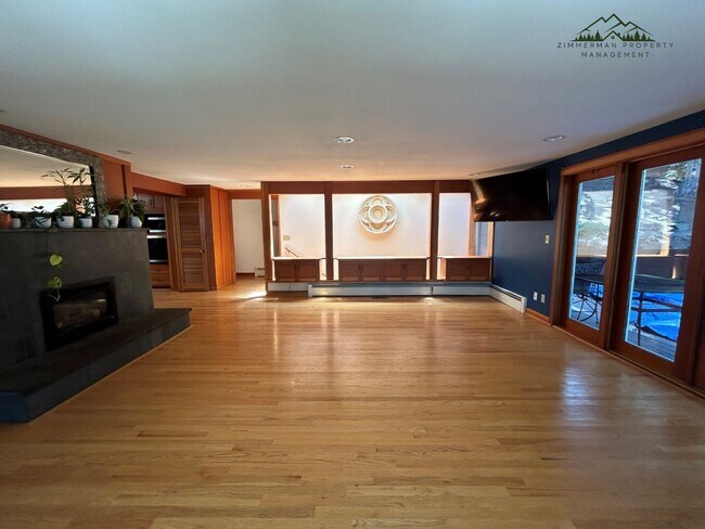 Building Photo - 320 Sunset Dr