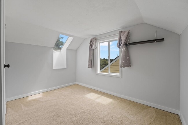 Building Photo - Immaculate Tudor