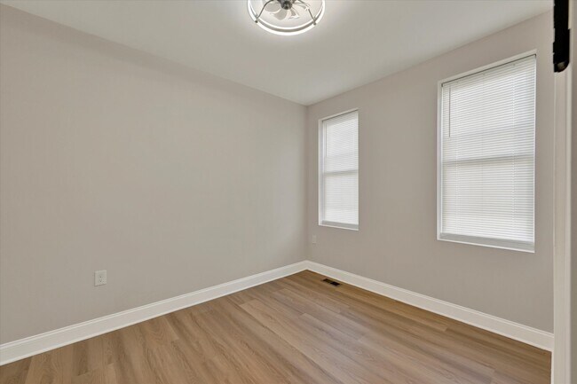 Building Photo - 3805 Penhurst Ave