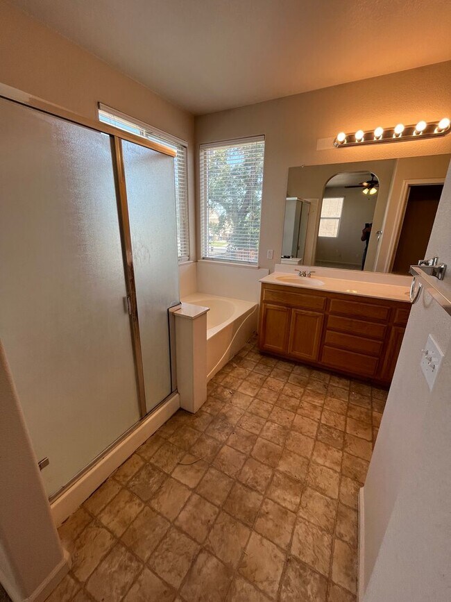 Building Photo - 5 Bed | 3.5 Bath | 2368 SF | 2 Car garage | Two Story | Tenant pays $175 for WS&G