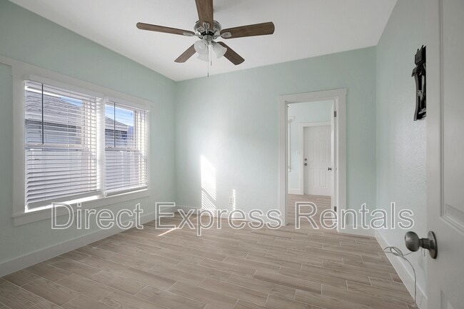 Building Photo - 13311 1st St E