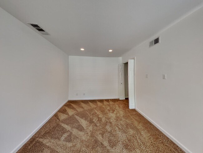 Building Photo - Fantastic 4/2 Home in El Sobrante