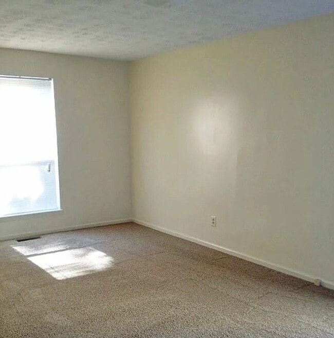 Building Photo - 2 Bedroom Near Law School!