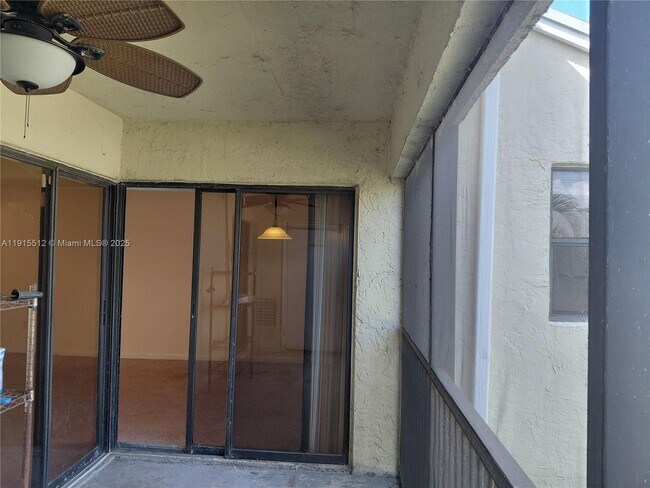 Building Photo - 999 Hamilton Dr