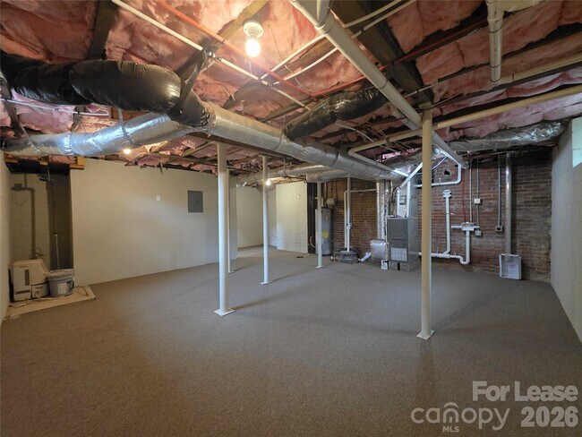 Building Photo - 200 E 2nd St