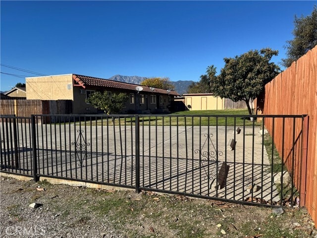 Building Photo - 14880 Randall Ave