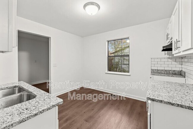 Building Photo - 125 Kentwood Ave