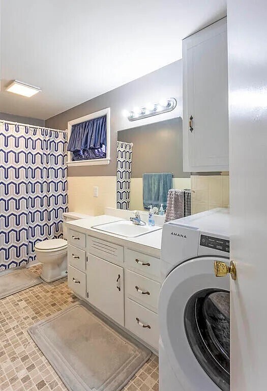 Building Photo - 2402 Rodney Dr