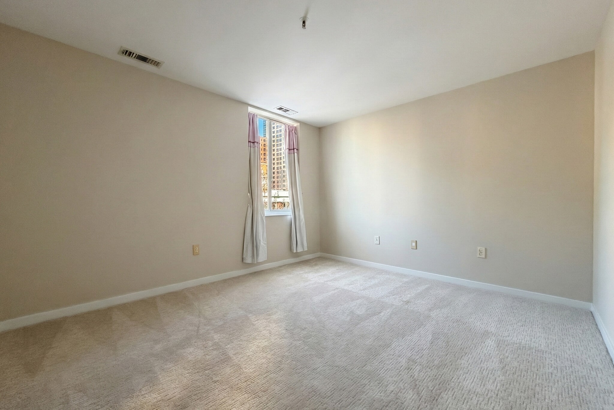 Building Photo - 4 Canal Park