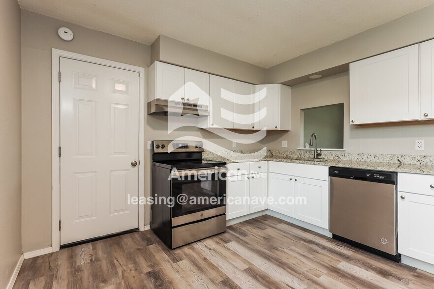 Building Photo - 912 Meadowridge Dr