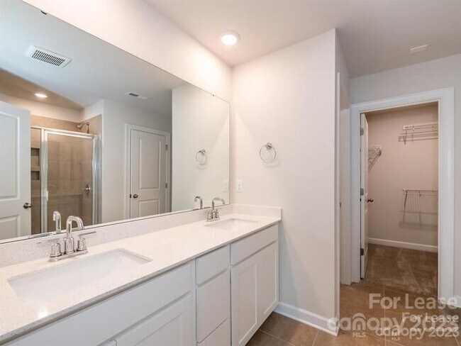 Building Photo - Charming 3-Bedroom Home with Landscaped Ba...