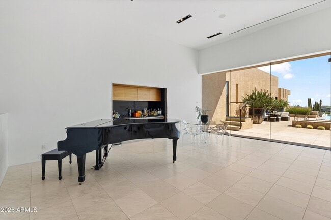 Building Photo - 9191 E Happy Hollow Dr