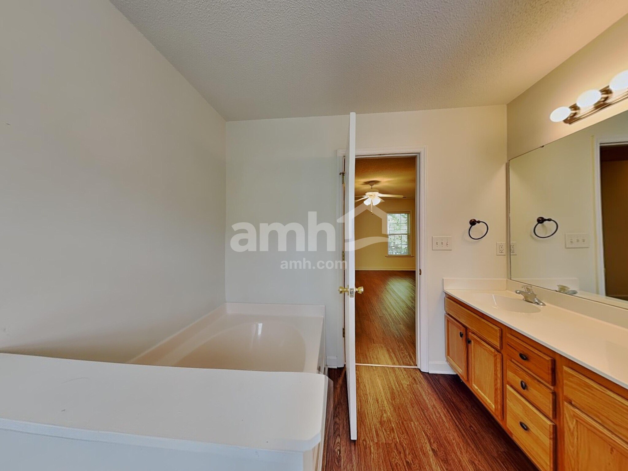 Building Photo - 1629 Hawkcrest Ln