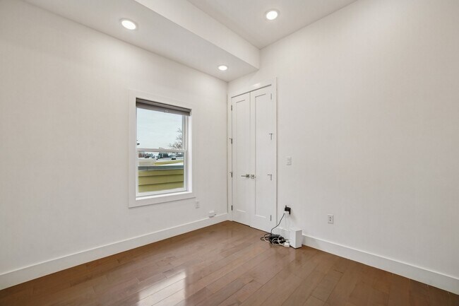 Building Photo - 46 Carlton Ave