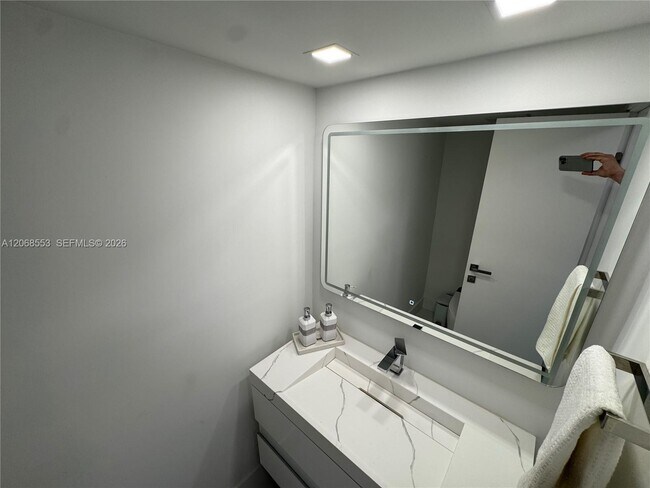 Building Photo - 336 Poinciana Island Dr
