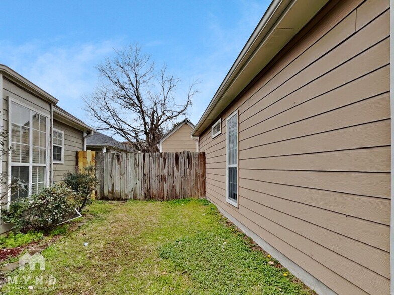 Building Photo - 378 Walker Way