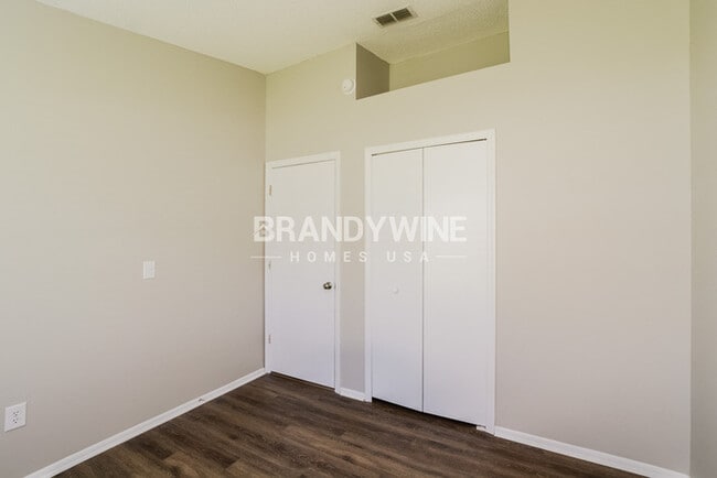 Building Photo - 313 McCoy Village Ct