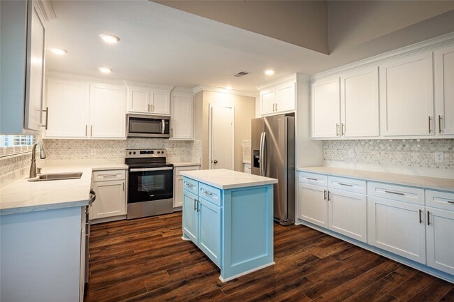 Building Photo - 21023 Ironcrest Ln