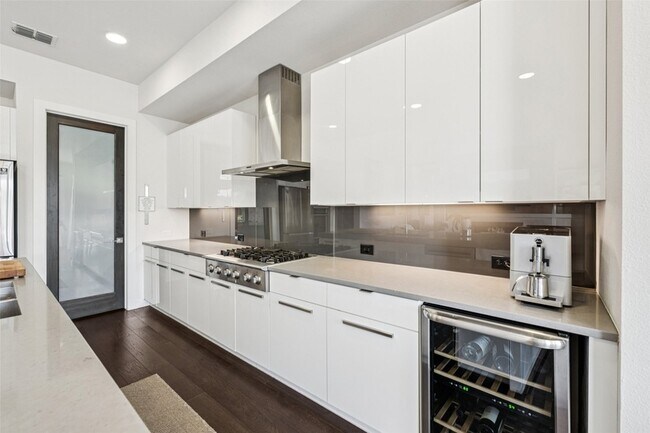 Building Photo - 5008 Statesman Ln