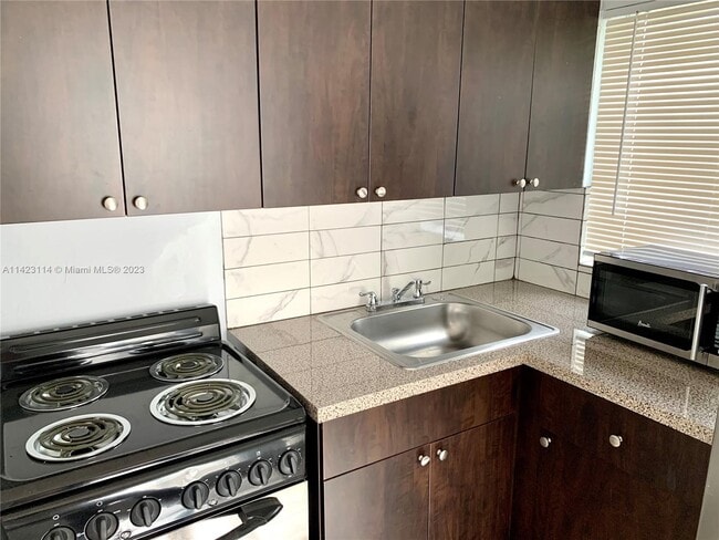 Building Photo - 2316 Madison St