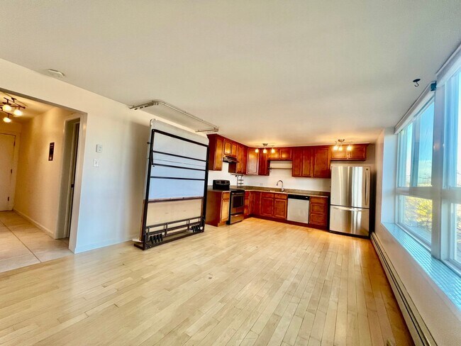 Building Photo - Charming Studio Condo in Capitol Hill