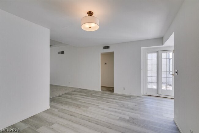 Building Photo - 3452 Pino Cir