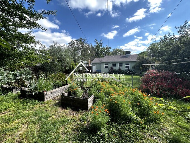 Building Photo - Charming 2bd/1b Home Near UCD Med Center!