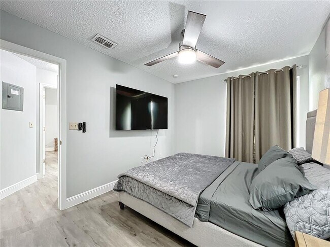 Building Photo - 2731 N Poinciana Blvd