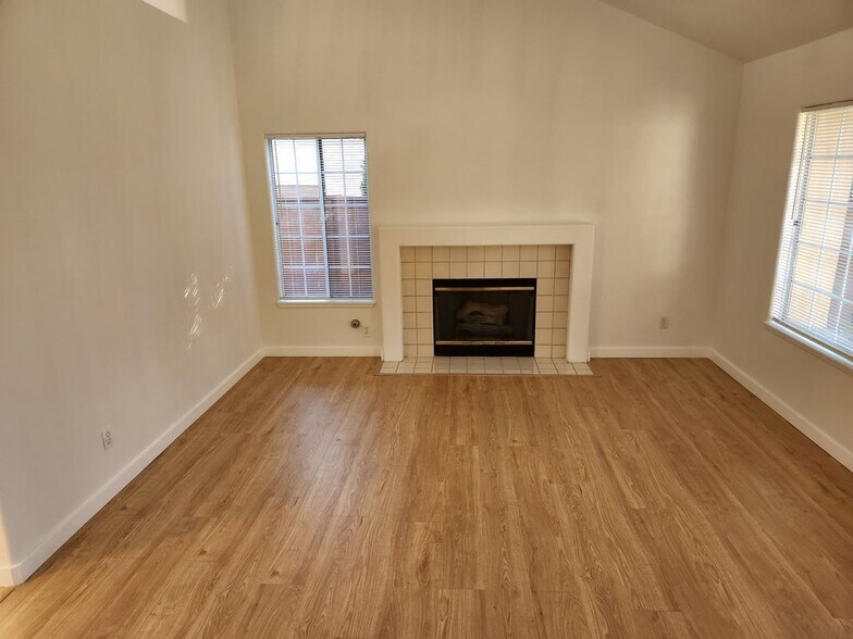 Building Photo - 2125 Tehachapi Dr