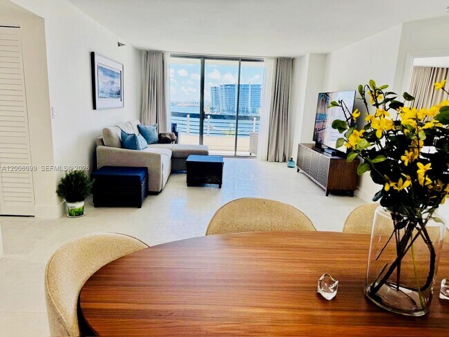 Building Photo - 19101 NE 36th Pl