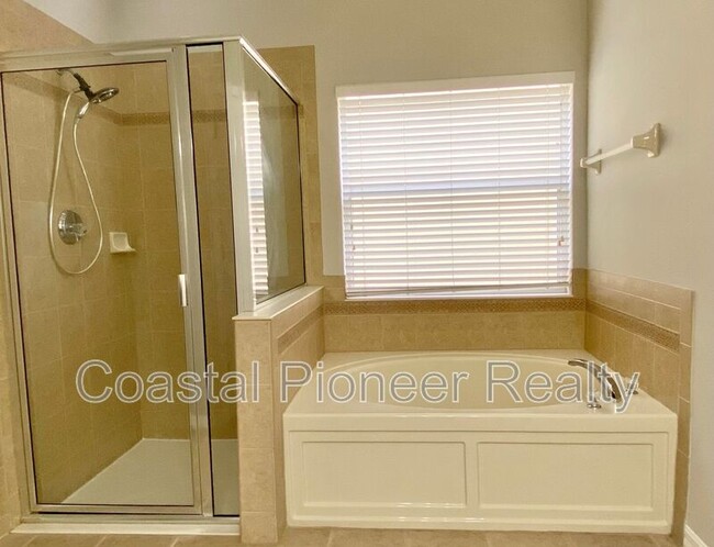 Building Photo - 8807 Cameron Crest Dr