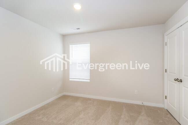 Building Photo - 561 Mountain Vw Dr