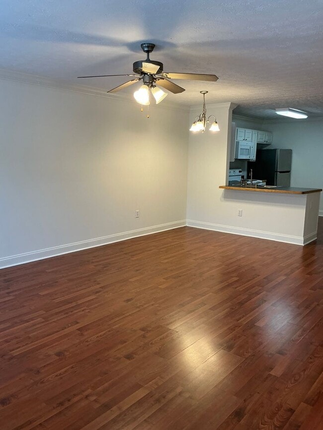 Building Photo - 2 BR 2.5 BA Condo in Gated Community- Mall...