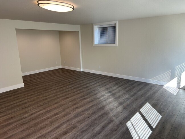 Building Photo - Beautifully Remodeled President’s Neighborhood Home