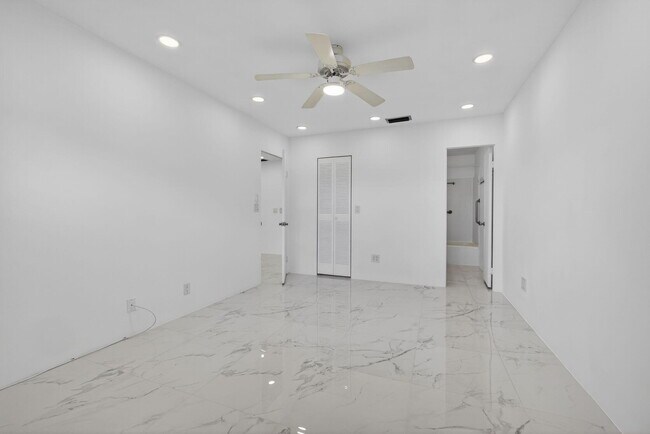 Building Photo - 105 Lake Irene Dr