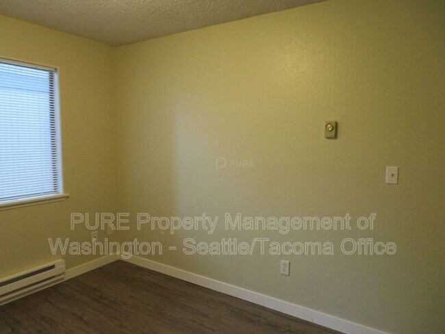 Building Photo - 1011 18th St NE