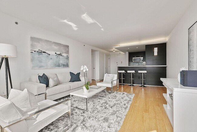 Building Photo - 20 2nd St