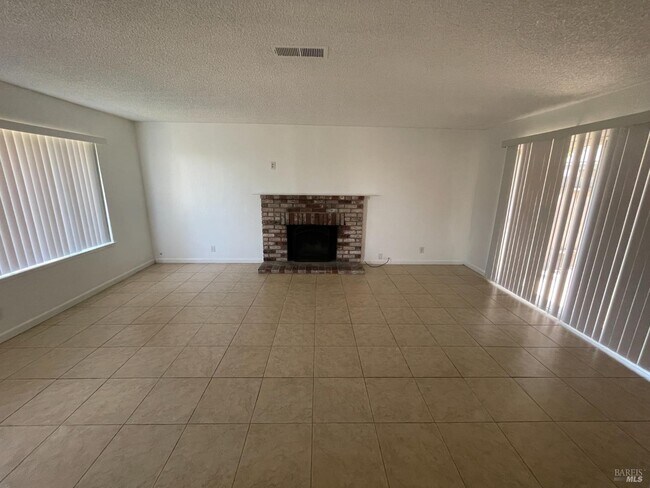 Building Photo - 701 Pope Dr