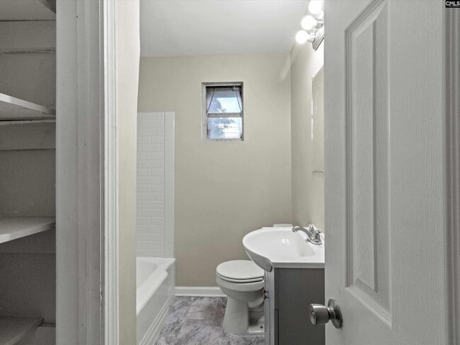 Building Photo - 1342 Karlaney Ave