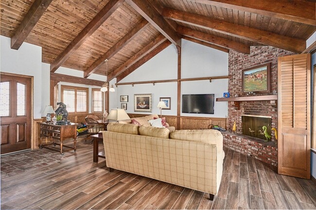 Building Photo - Spacious 3-Bedroom Lake House in Victorvil...