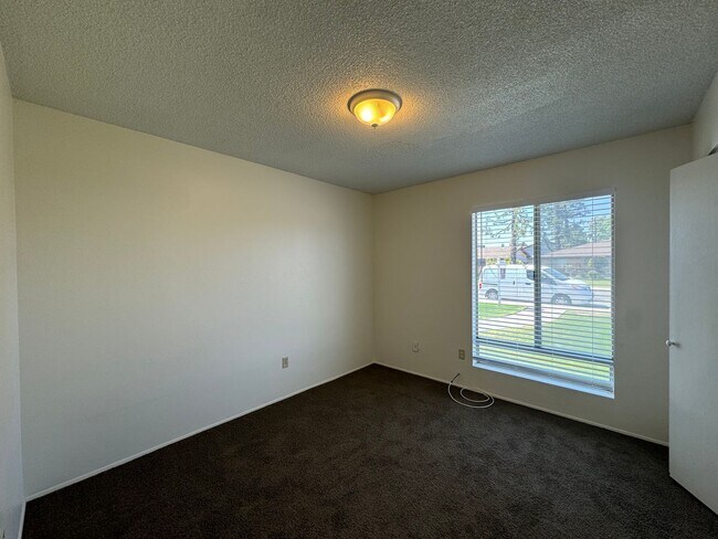 Building Photo - 4800 Summertree Ln