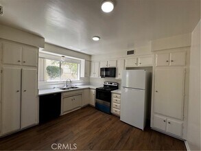 Building Photo - 475 E Cypress Ave