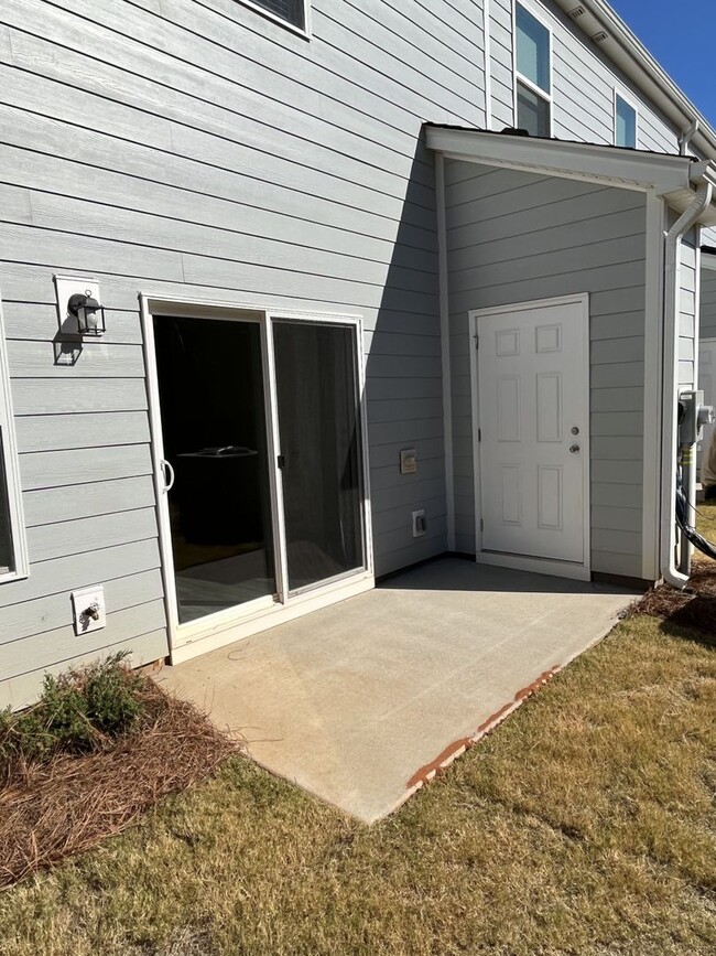 Building Photo - Newer 3 Bed Townhome in Kannapolis