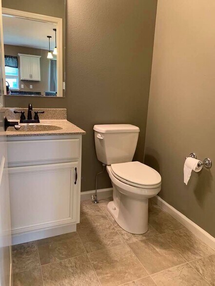 Bathroom! - 1008 8th St SE
