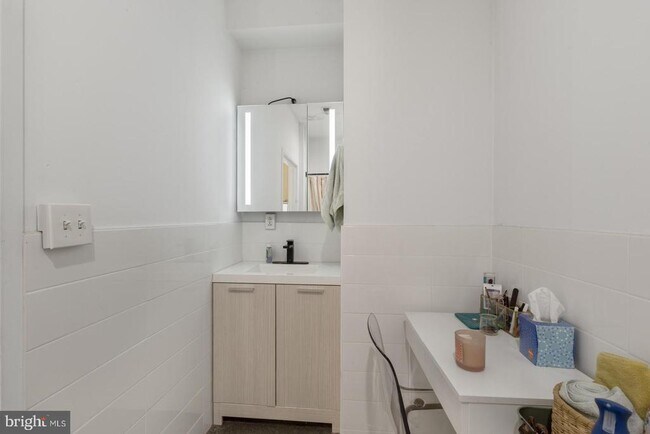 Building Photo - 109 W Wildey St