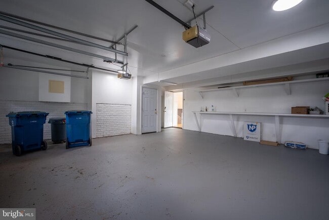 Building Photo - 13320 Scibilia Ct