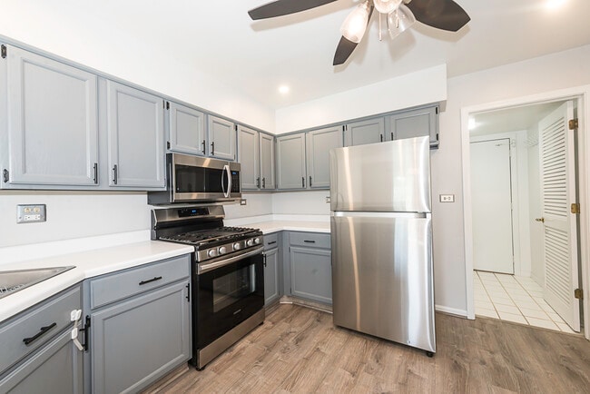 Building Photo - 1409 Club Dr