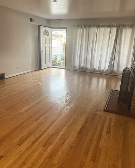 Building Photo - 2285 Pulgas Ave